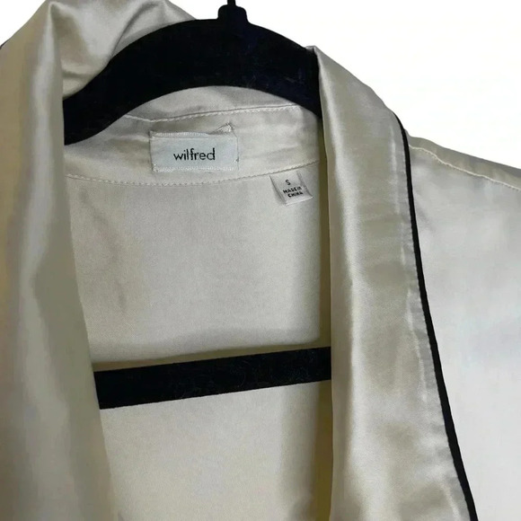 Aritzia Wilfred Tie Front Blouse Long Sleeve Silky  Beige Collar Size Small - Picture 6 of 9